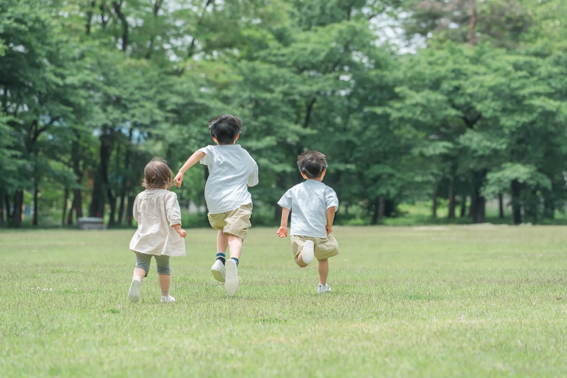 子供達が走っている様子